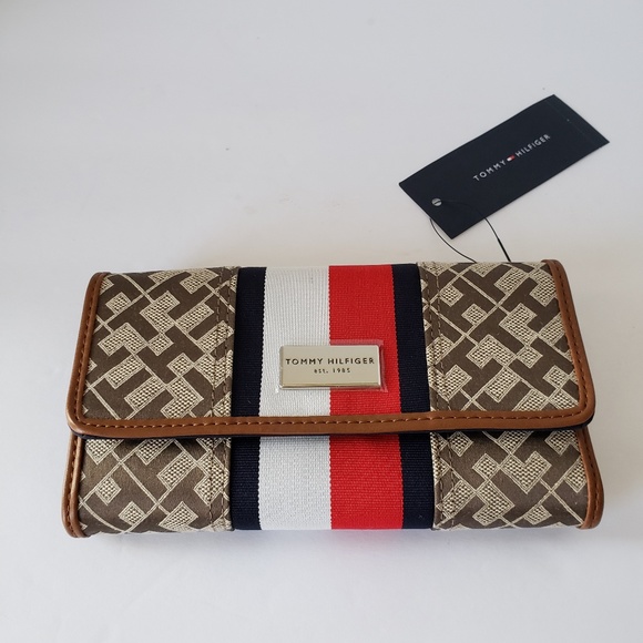 tommy hilfiger wallet female